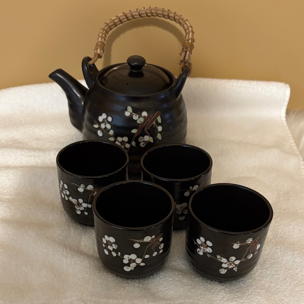 Teopia Black Floral Tea Set with Teapot and Cups